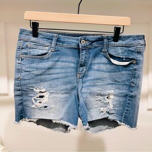 🌻 Arizona Jean Co Distressed Denim Women Shorts Size 13